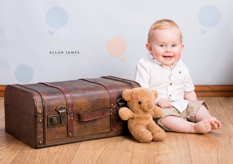 Toddler-Sitter-session-photography-Bridgend-South-Wales-photographer-Allan-James